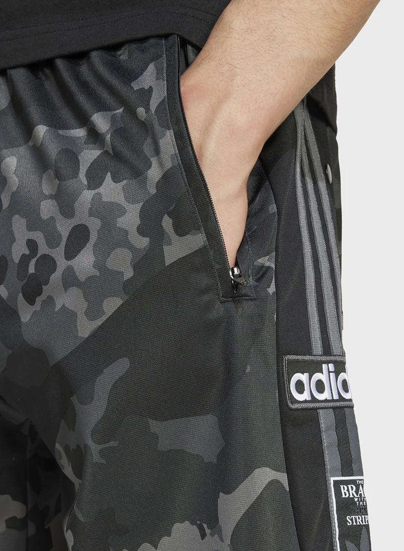 اديداس اوريجينالز Camo Logo Shorts