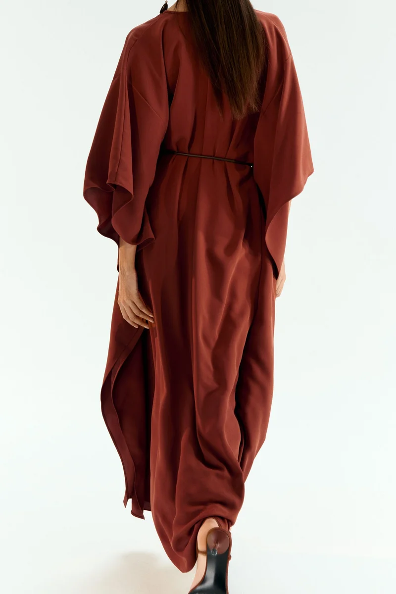 اتش اند ام فستان بتصميم قفطان بحزام خصر