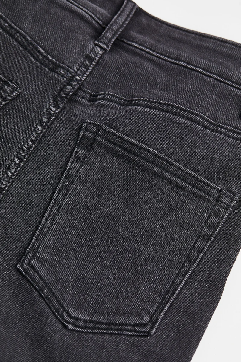 اتش اند ام جينز بقصّة سكيني بطول الكاحل وبخصر عالي