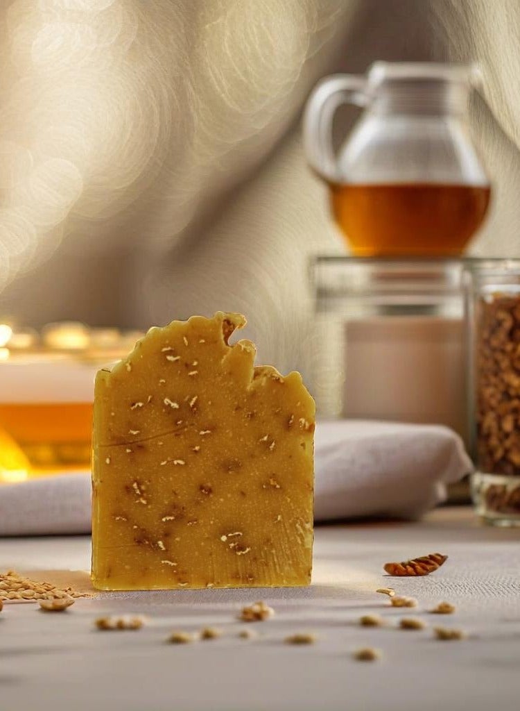 سوبلي شيز صابون العسل والشوفان والقرفة المصنوع يدويًا – صابون طبيعي وعضوي ممتاز لتغذية البشرة والتقشير اللطيف | مثالي للرجال والنساء - Image 4