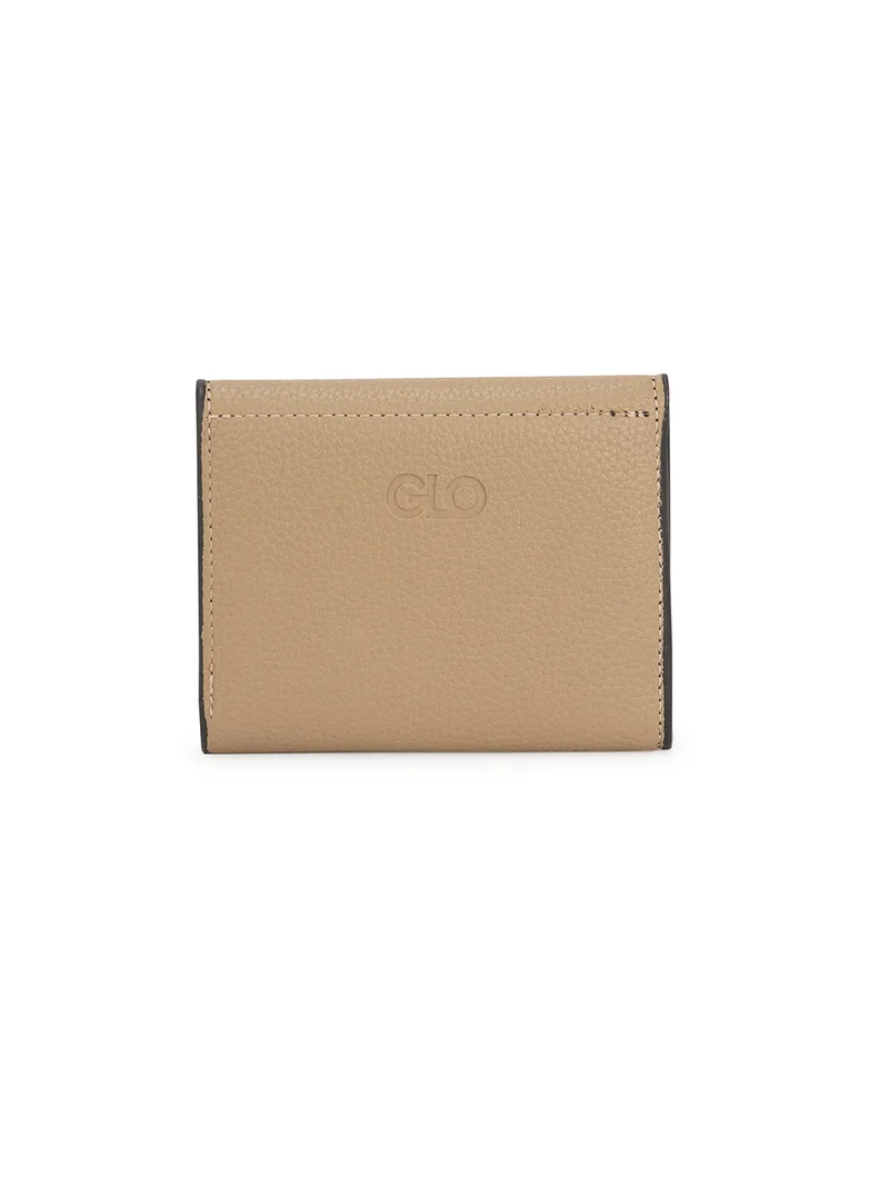 جلو باص محفظة نسائية جلد نباتي بلون  بتفاصيل قفل ملتوي ونقش