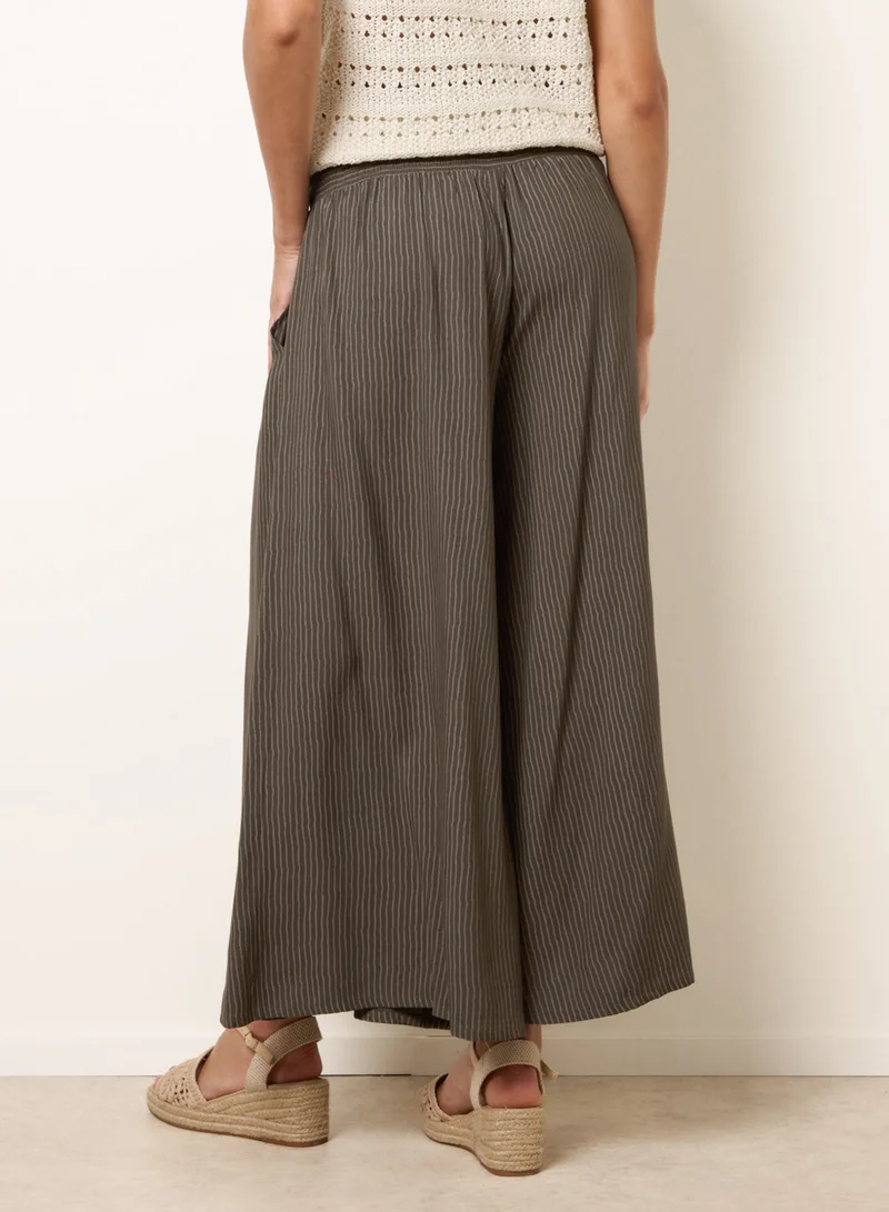 بلو فانيلا Wide Leg Shirred Waist Wavy Trousers