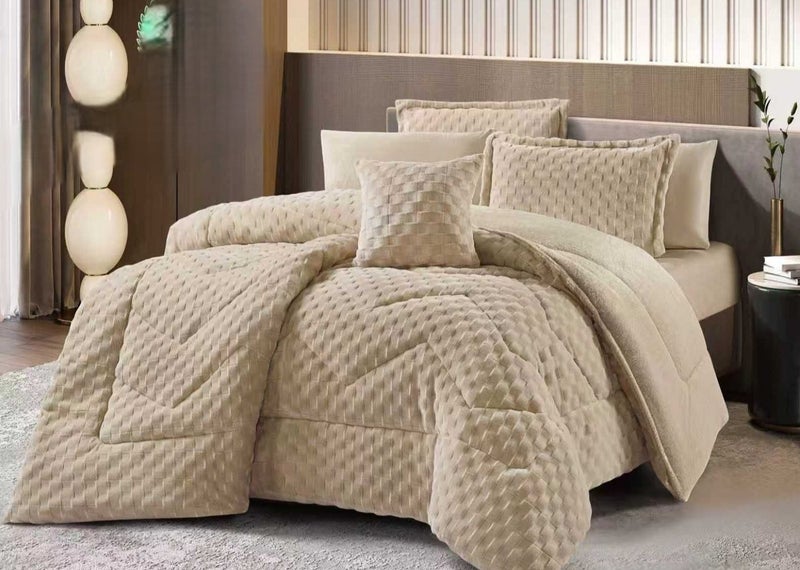 Horse 7-Piece Winter Bedding Set (Double Size) – Rabbit Fur-Style Material: 1 Comforter (250 x 230 cm) 1 Fitted Sheet (200 x 200 cm) 4 Large Pillowcases 1 Square Cushion (Heavy Fill) Suitable for a double bed (230 x 250 cm) - Image 1