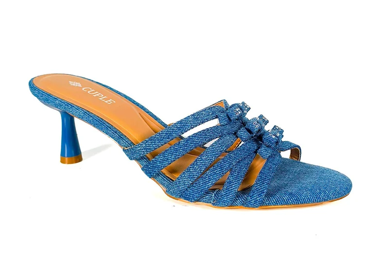 كابلي صندل كعب من الدنيم مزين بأحزمة على شكل فيونكات