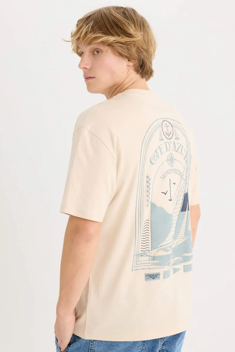 ديفاكتو Boxy Fit Crew Neck Printed Short Sleeve T-Shirt