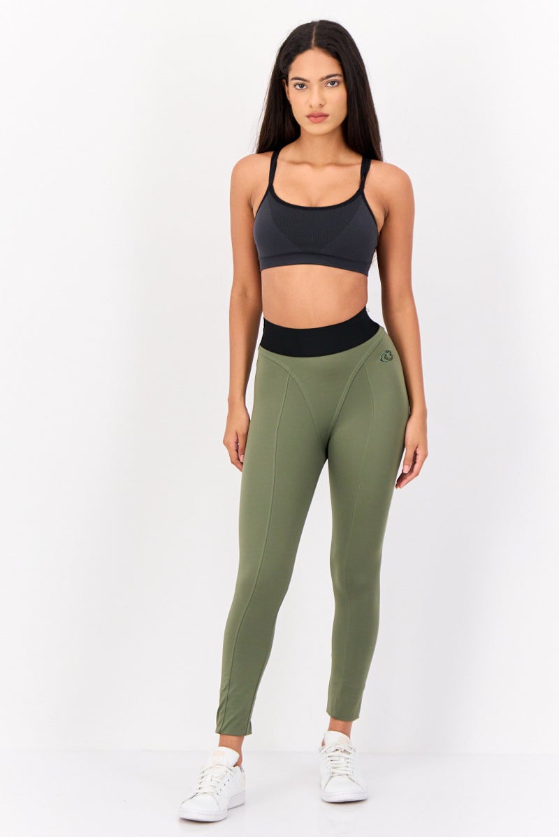 Reebok ليجنغ تدريب ضيق للنساء مع شعار مطرز، زيتوني - Image 4