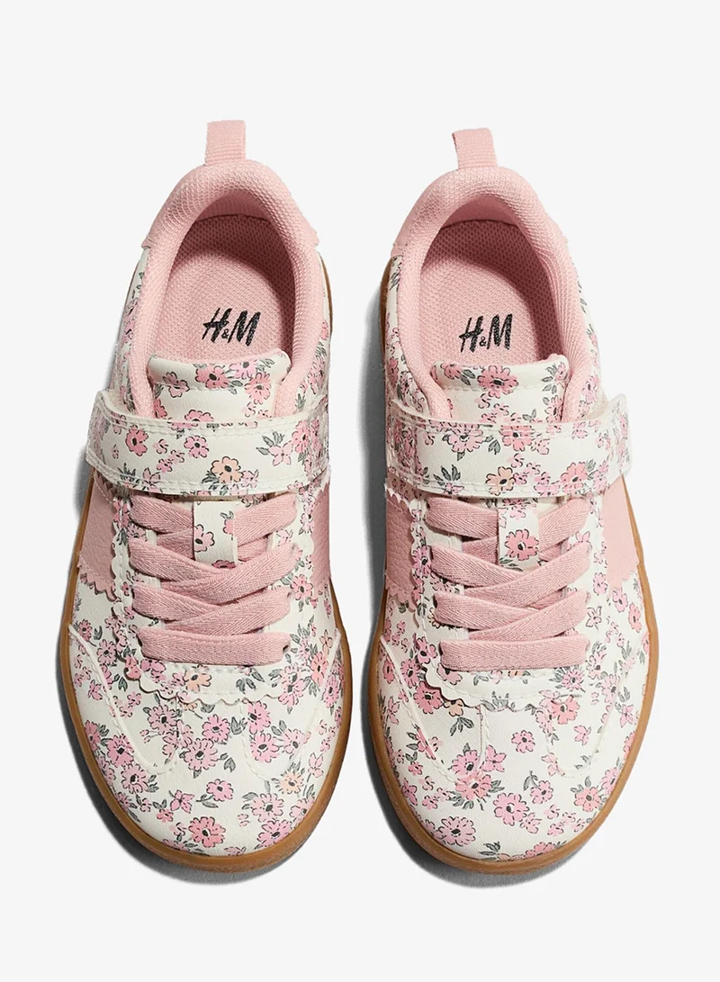 اتش اند ام حذاء رياضي