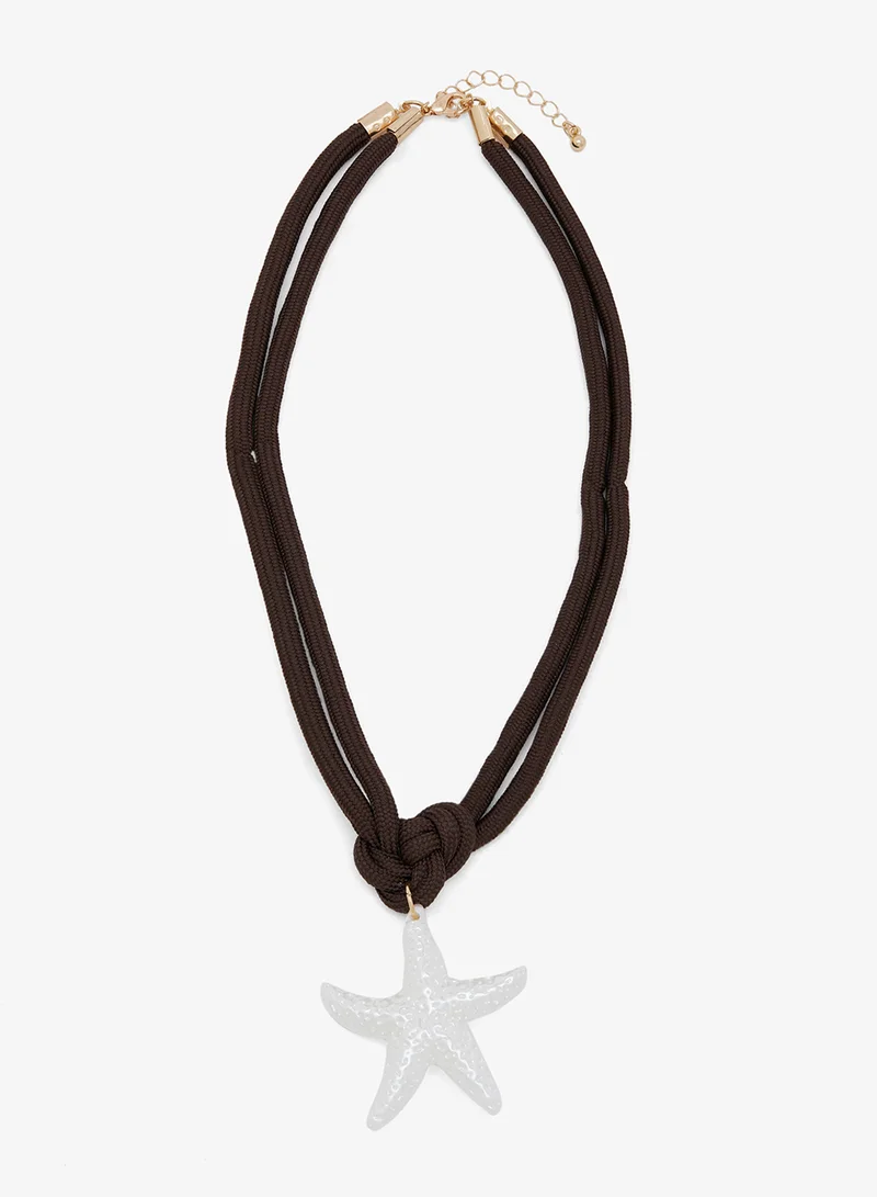 ELLA String Resin Detailed Star Accent Necklace