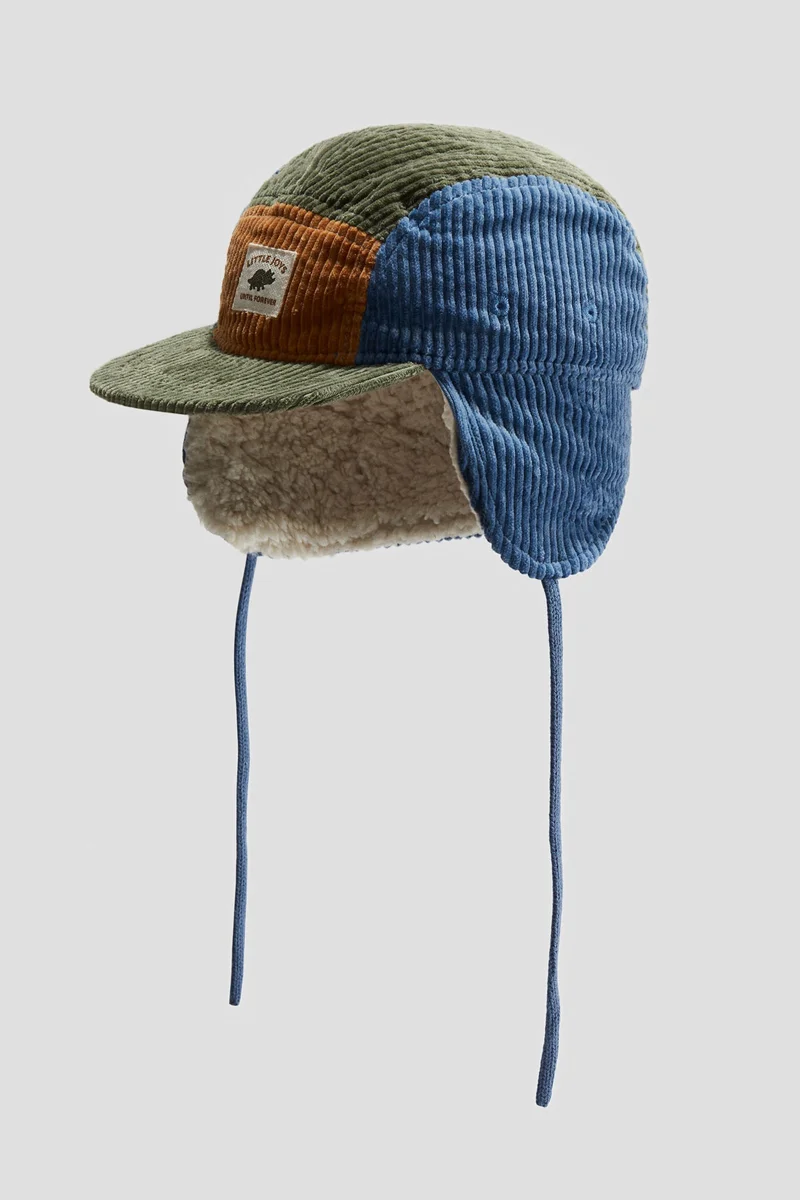 اتش اند ام قبعة مزودة بأغطية للأذن