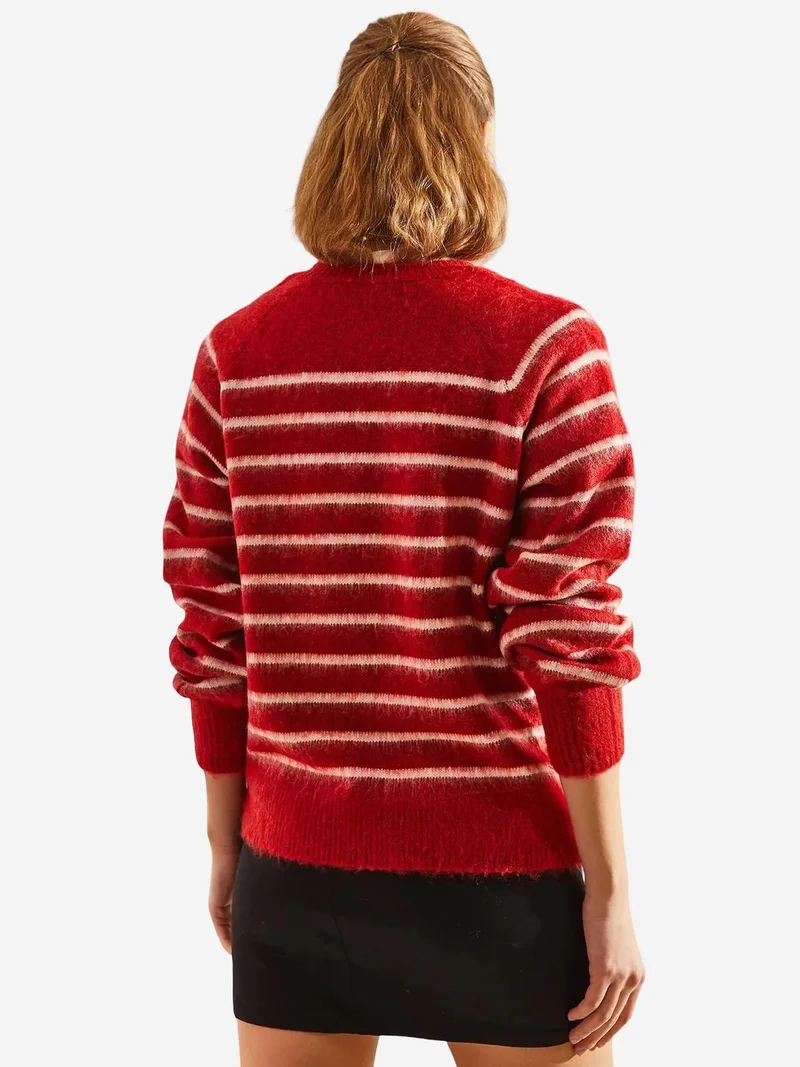 Bianco Lucci LUCCI Textured Knitwear Crew Neck Sweater with Button Closure