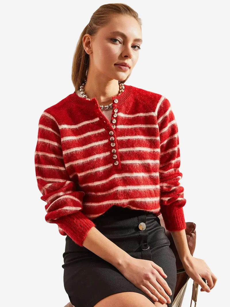 Bianco Lucci LUCCI Textured Knitwear Crew Neck Sweater with Button Closure