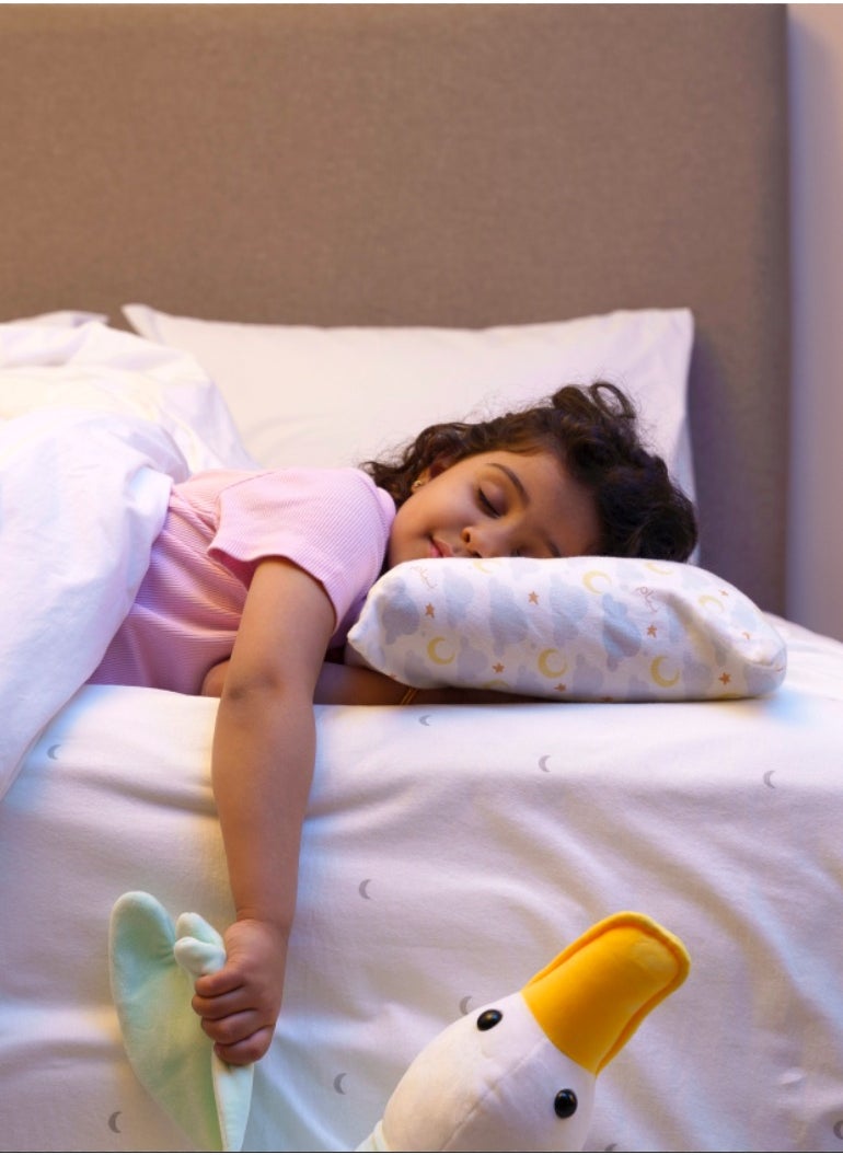 Neyam - Neyam Kids pillow made of adjustable memory foam comes with waterproof pillow case.Features:Comes with an extra cover.Washable cover for easy cleaning.Adjustable height for personalized comfort - Image 1