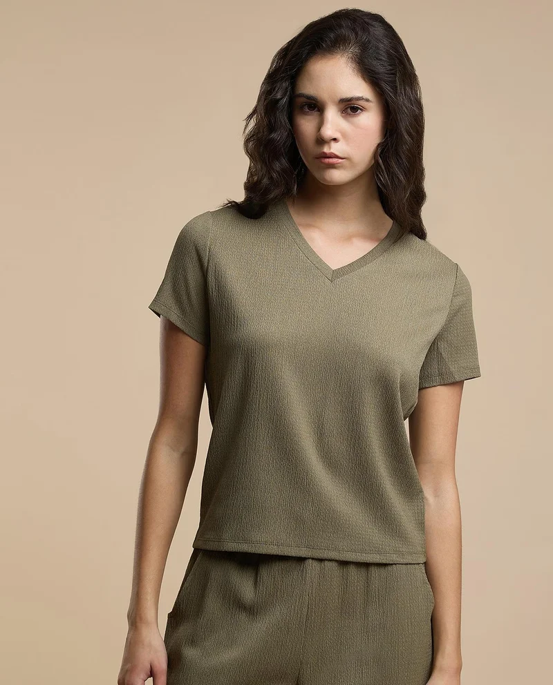 R&B Textured Top With V-Neck And Short Sleeves