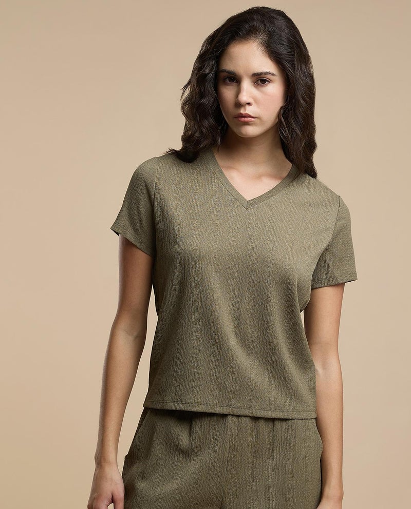 R&B Textured Top With V-Neck And Short Sleeves - Image 1