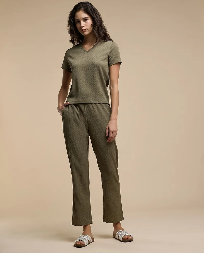 R&B Textured Top With V-Neck And Short Sleeves
