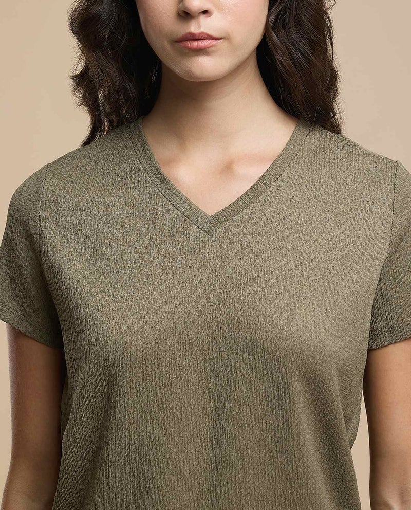 R&B Textured Top With V-Neck And Short Sleeves - Image 5