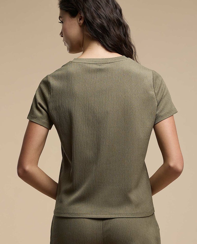 R&B Textured Top With V-Neck And Short Sleeves - Image 4