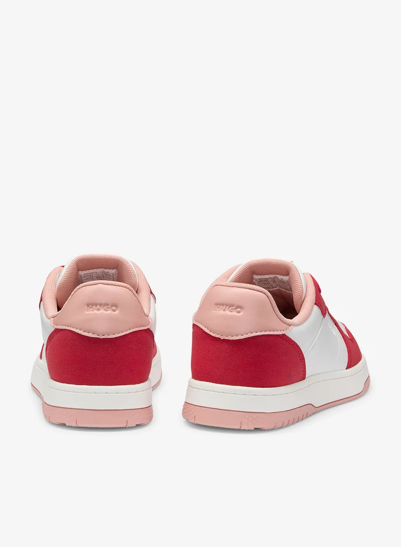 هوجو سنيكرز بمزيج المواد وتفاصيل الشعار