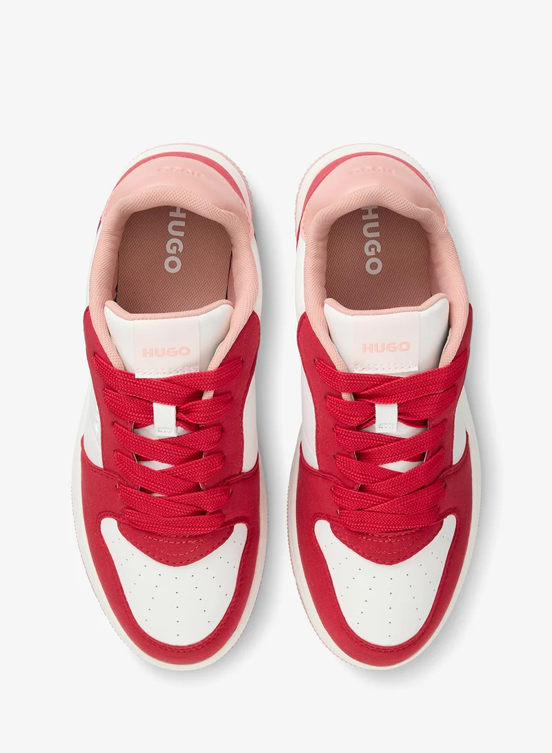 هوجو سنيكرز بمزيج المواد وتفاصيل الشعار