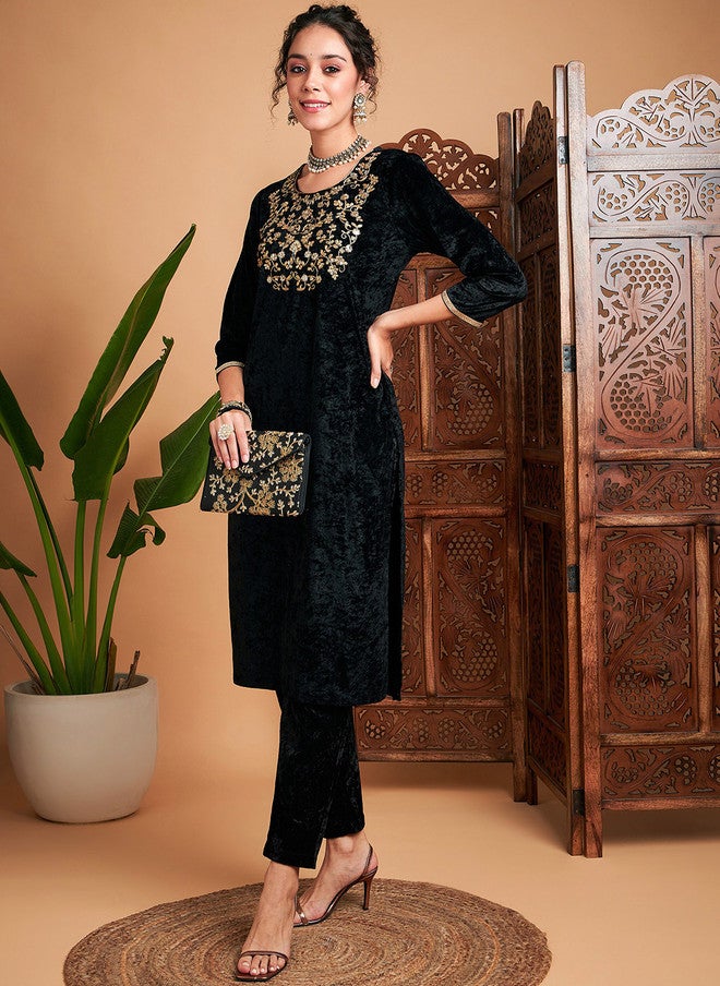 SASSAFRAS Black Floral Yoke Design Velvet Kurta for Women - Image 3