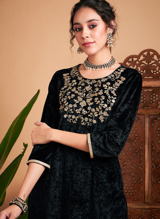 SASSAFRAS Black Floral Yoke Design Velvet Kurta for Women - Image 2
