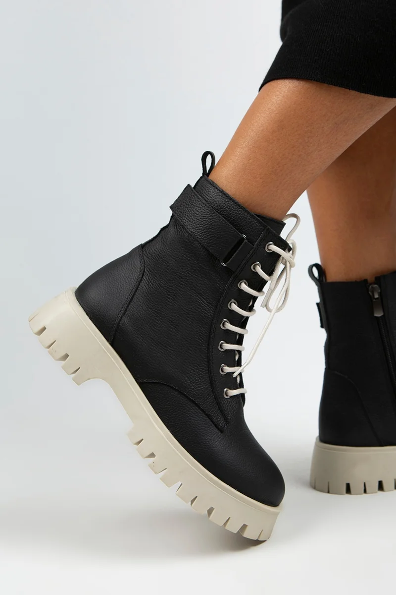 مانجيرو أحذية نسائية من الجلد الطبيعي من مانييرو أديل، برباط وسحاب داخلي، باللونين الأسود والبيج