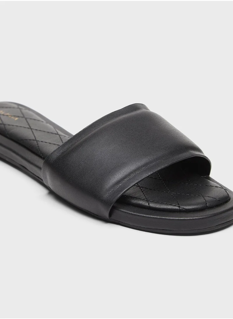 shoexpress Flat Sandals