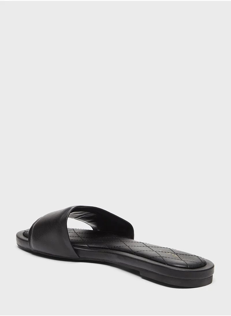 shoexpress Flat Sandals