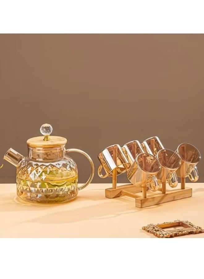 طقم من 7 قطع من إبريق شاي سعة 1 لتر و6 أكواب سعة 100مل وحامل خشب للاكواب بتصميم منقوش بالكريستال - عسلي