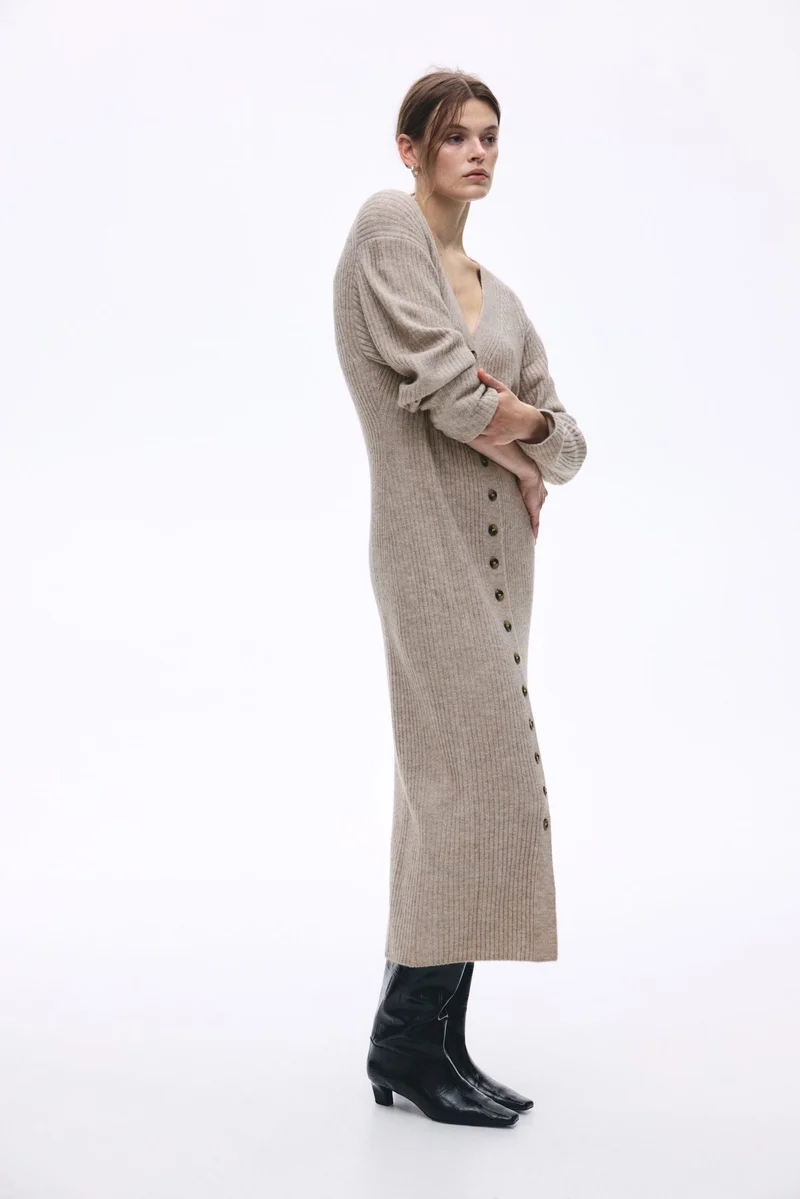 اتش اند ام فستان محبوك من نسيج مرن