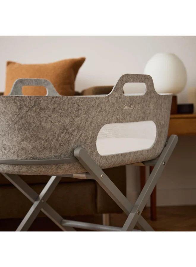 سنوز Baskit Moses Basket And Stand Set For Baby, Dual Mesh Windows For Airflow, Soft Material , 3D Breathable Mattress, Machine Washable Liners, Basket And Stand 84 X 46.5 X 74 Cm - Light Grey/ Dove Grey