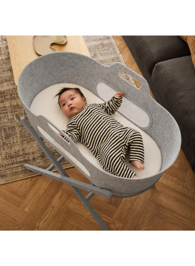 سنوز Baskit Moses Basket And Stand Set For Baby, Dual Mesh Windows For Airflow, Soft Material , 3D Breathable Mattress, Machine Washable Liners, Basket And Stand 84 X 46.5 X 74 Cm - Light Grey/ Dove Grey