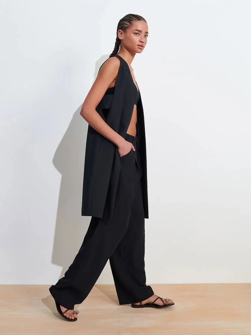 ديلفين Dilvin Long Woven Crepe Waistcoat With Cut-out Detail