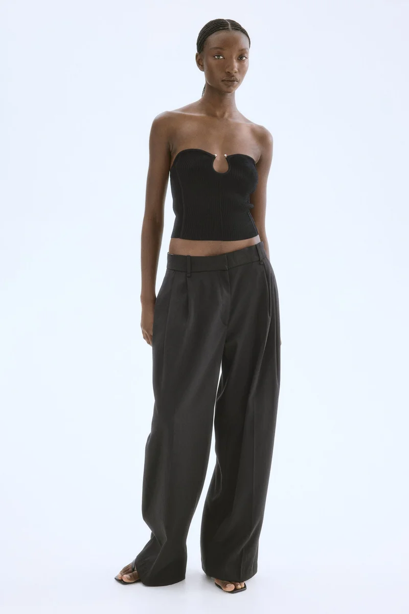 اتش اند ام بلوزة محبوكة من نسيج مرن