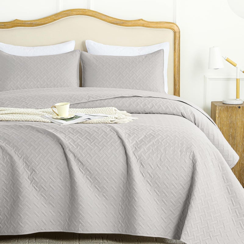 FLYMME Queen Quilt Bedding Set Light Grey Lightweight Bedspreads Full Size Modern Style Geometric Weave Stripe Pattern Soft Microfiber Bed Coverlet for All Season (1 Quilt  2 Shams) - Image 1