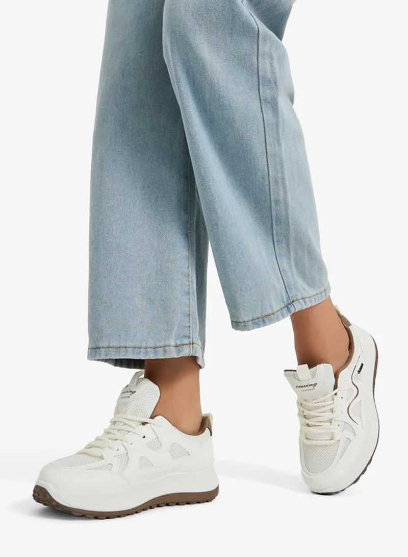 ستايلي اكتيف سنيكرز سميك برباط وطبعة دانتيل متباينة مع شريط خلفي