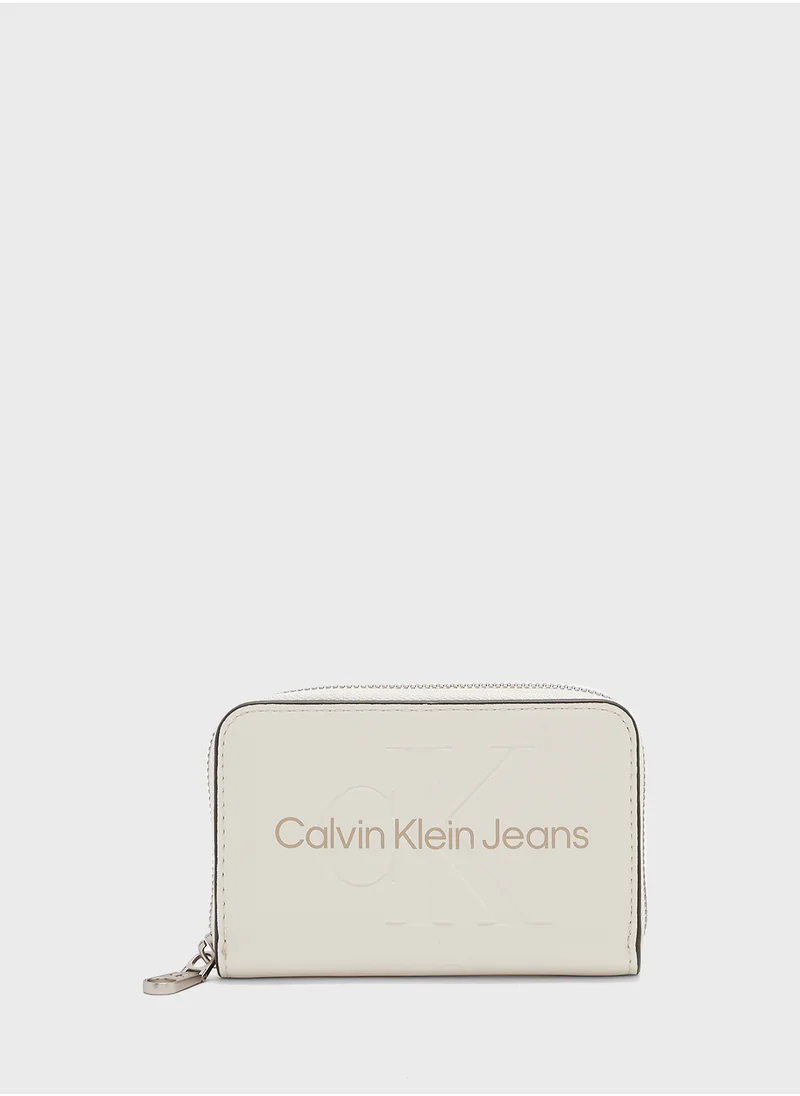 Calvin Klein Jeans Sculpted Med Zip Around Wallet