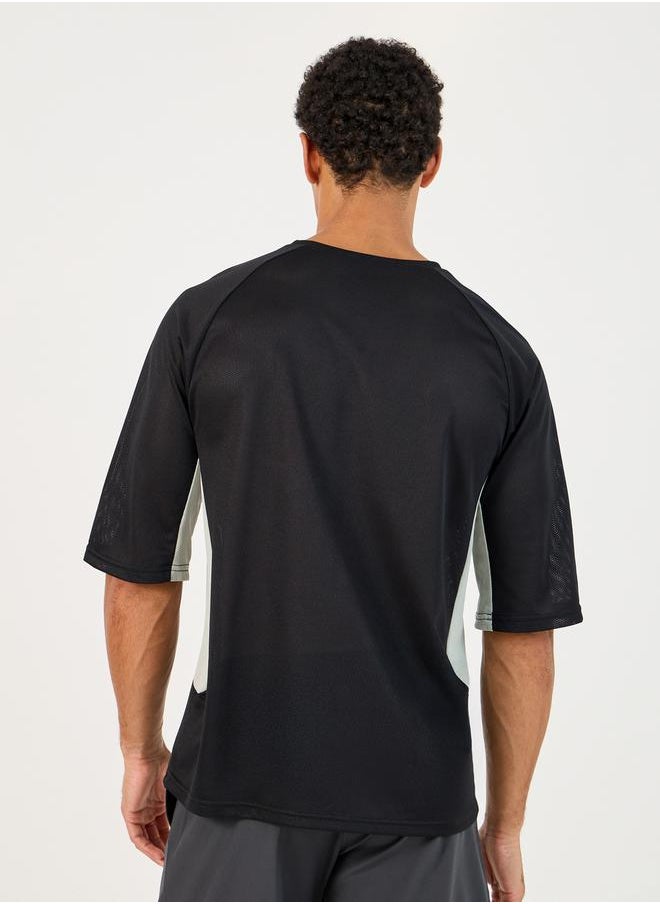 Contrast Panel Ultra Lightweight Mesh Oversized Training T-Shirt - pzsku/Z120393551D132BAA63ECZ/45/_/1735287381/90708187-c498-4013-8d92-33ee62fe72d5