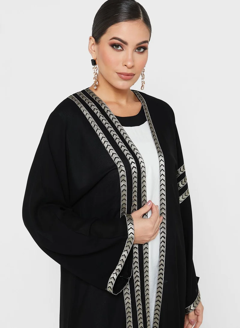 hayas closet Embroidery Detail Abaya