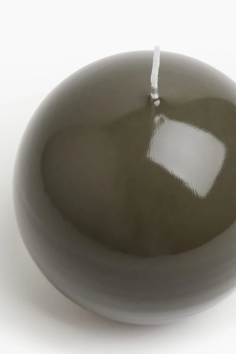 اتش اند ام شمعة بتصميم مستدير