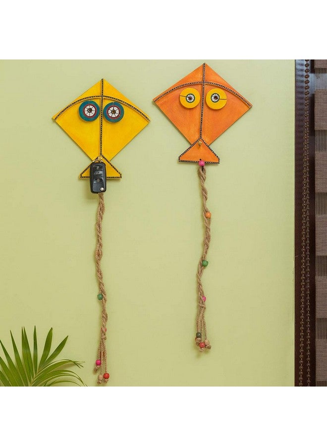 إكسكلوسيف لاين مجموعة "Kite Pals" المصنوعة يدويًا من خشب الصنوبر من ExclusiveLane (مجموعة من قطعتين) - ديكورات معلقة على الحائط لغرفة المعيشة (أصفر وبرتقالي لامع) - Image 1