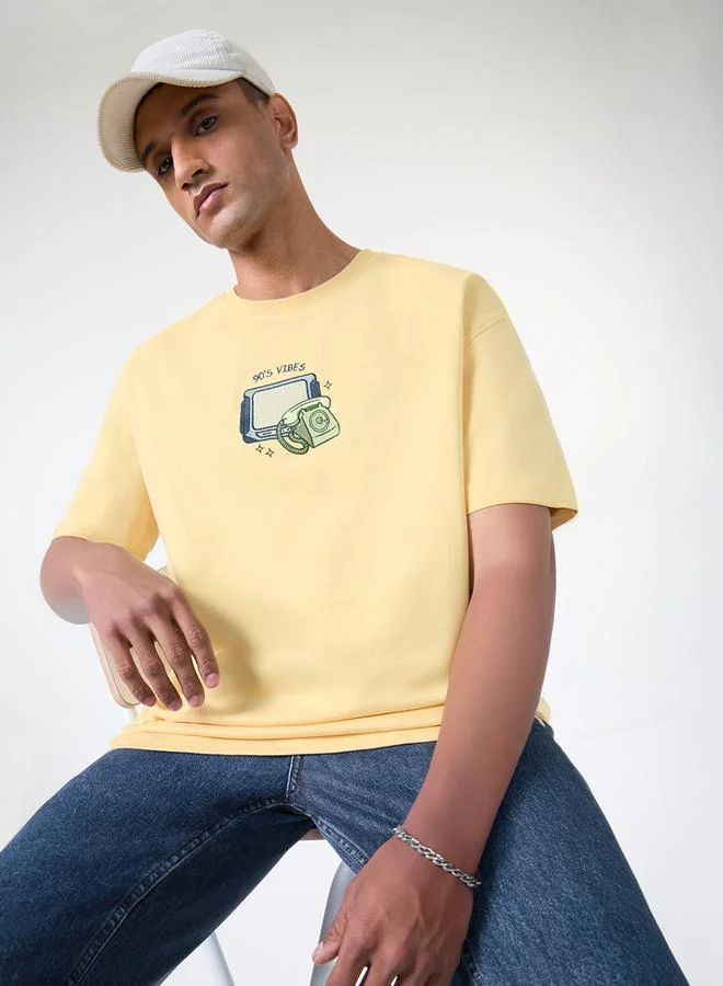 ذا سوليد ستور تيشيرت مطرز وقصة واسعة