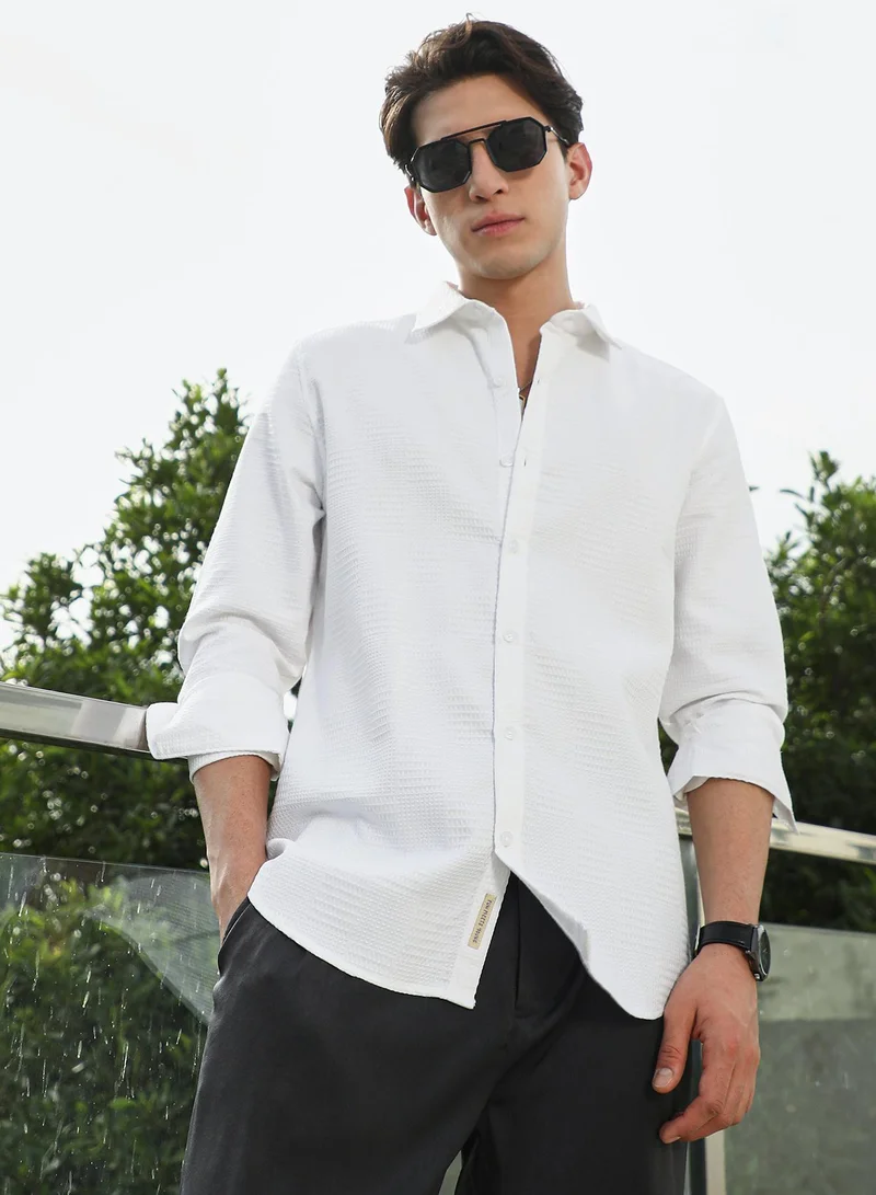 كامبوس سوترا قميص رجالي أبيض بأكمام كاملة من مزيج القطن بنقشة بارزة