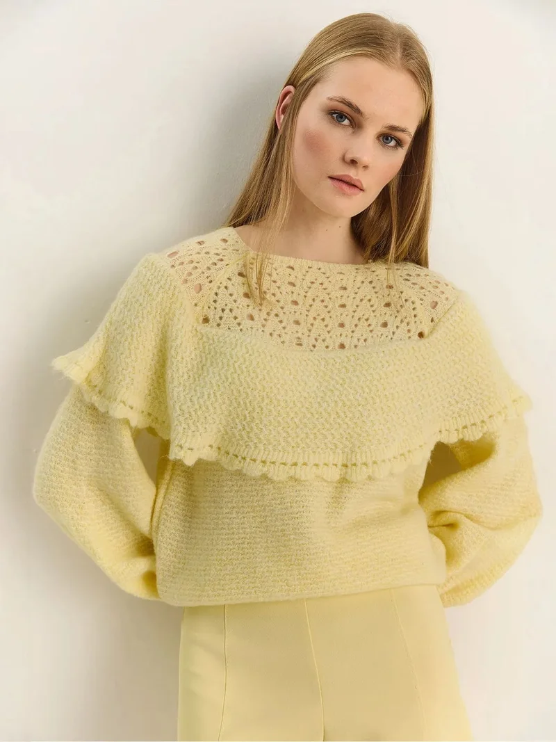 بيانكو لوتشي LUCCI Ribbed Boat Neck Thick Sweater with Frilly Detail