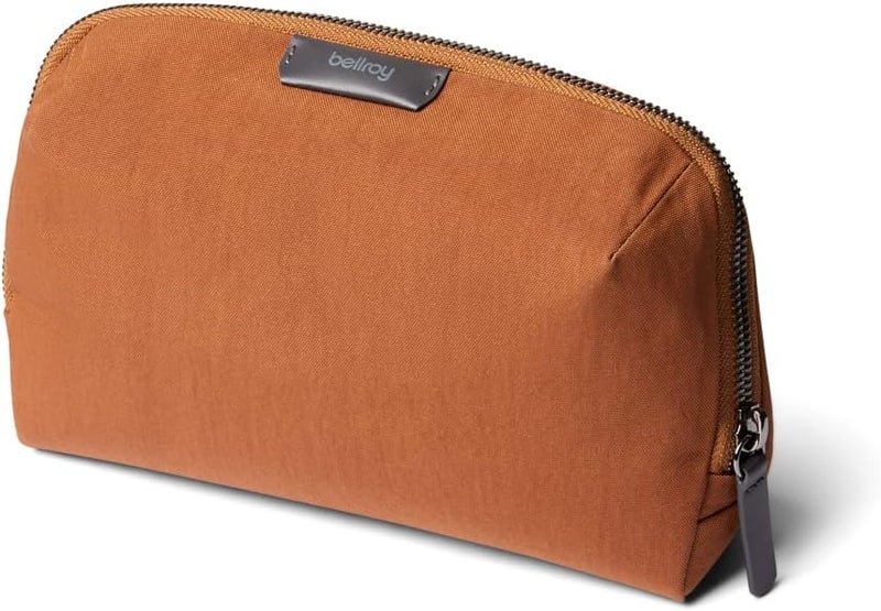بيل روي منظم مكتب Bellroy (منظم للأجهزة التقنية)، لونه برونزي، متوفر بحجم واحد فقط. - Image 1