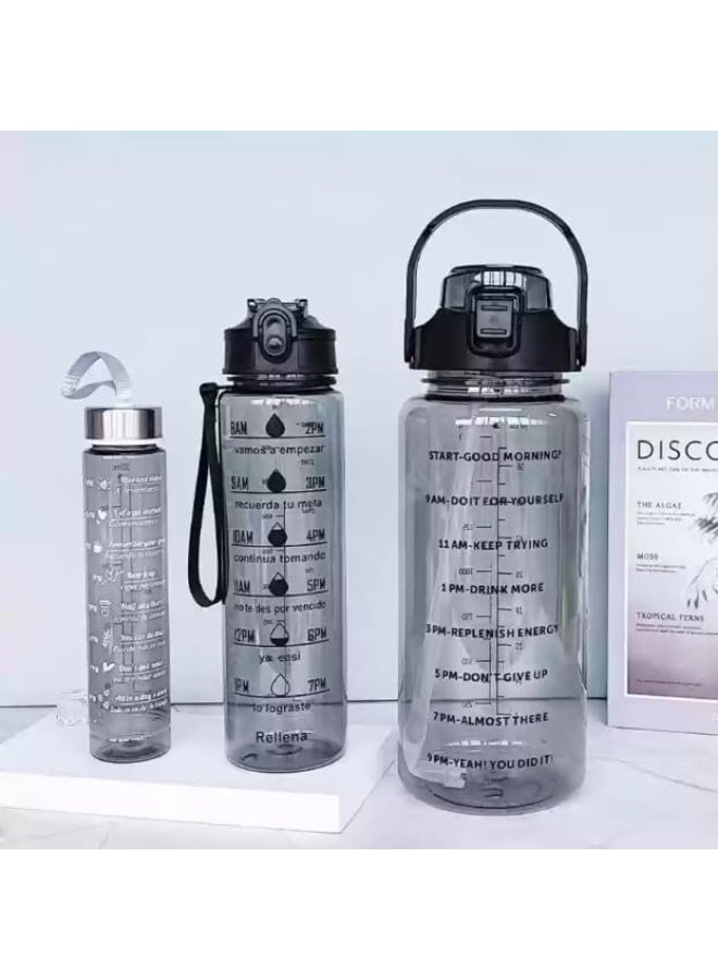 سبيس شوب مجموعة من 3 زجاجات مياه بلاستيكية شفافة، سعة 2000 مل، 900 مل، و300 مل، مع مؤقت تحفيزي. زجاجات مياه متينة مانعة للتسرب، مناسبة للاستخدام في المكتب والمدرسة والنادي الرياضي. - Image 3