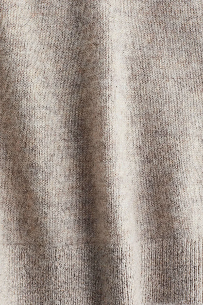 اتش اند ام كنزة من الكشمير