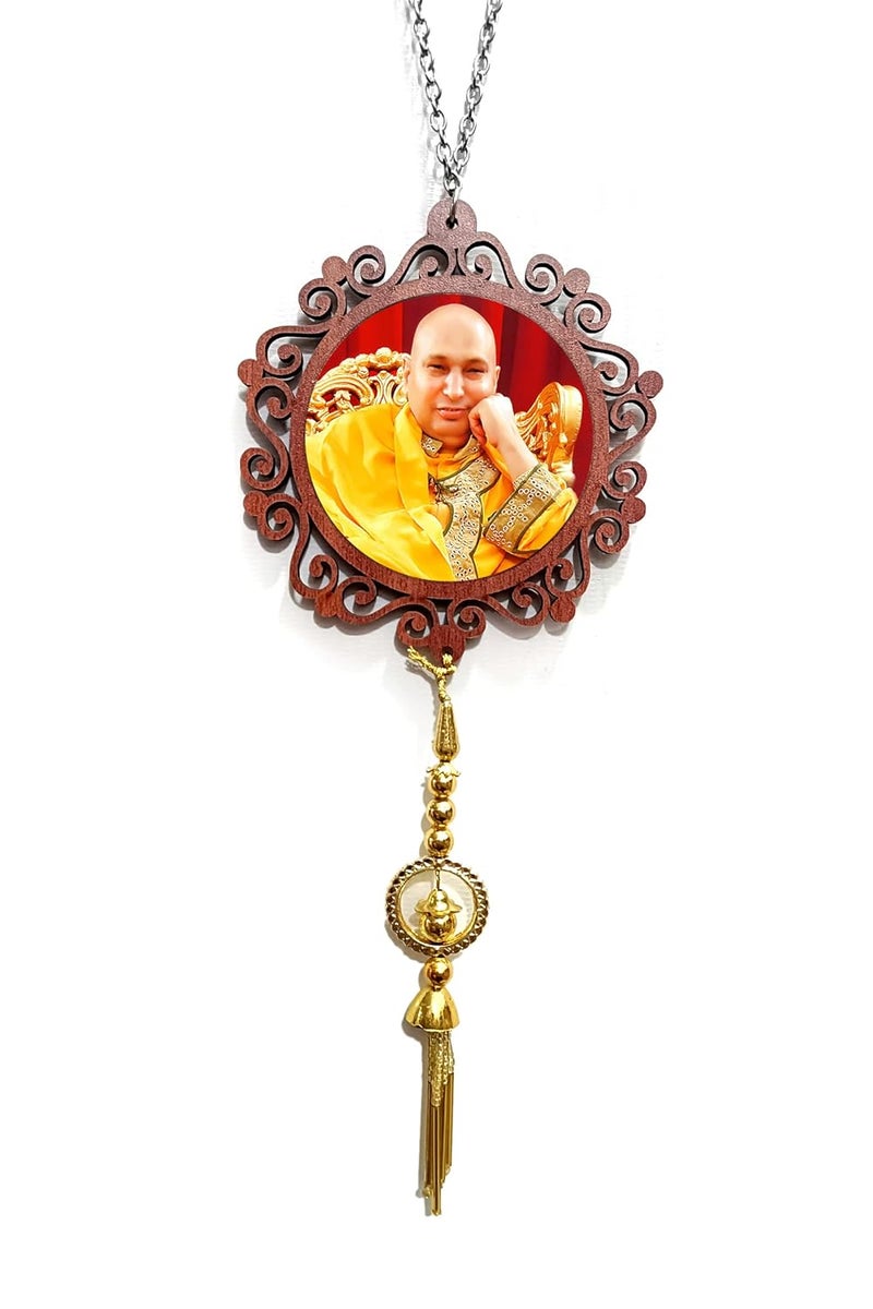 DDL Guru Ji (Nirmal Singh Ji Maharaj) Car Hanging with Latkan – 4x4 Inch Wooden Round Shape Rearview Mirror Hanging, Dashboard Showpiece, Car Interior Décor & Keychain, Pack of 1 - Image 1