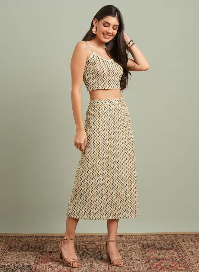 جلو باص طقم بلوزة قصيرة محاكة بنقشة متعرجة مع تنورة