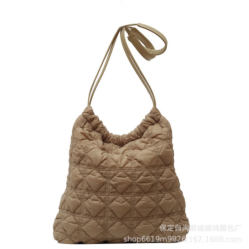 South Korea New Rhombus Bucket Bag 2023 Fashion Pleated Cloud Bag Down Shoulder Crossbody Shopping Big Bag - Image 1